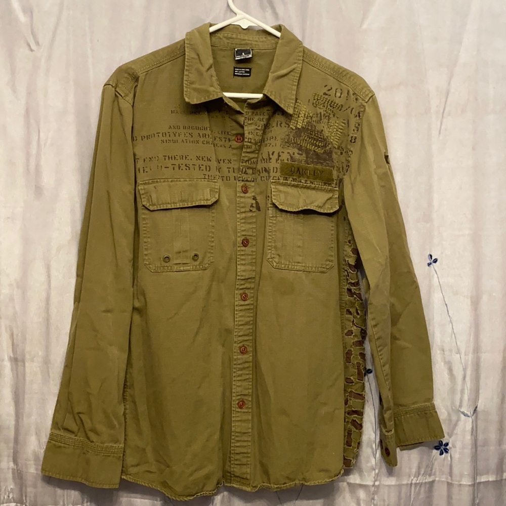 *NWOT Oakley button down shirt